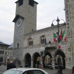 旧市庁舎と再建された時計塔